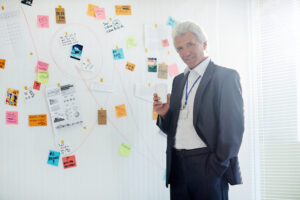 ¿Cómo puede un detective privado ayudar a resolver un crimen?