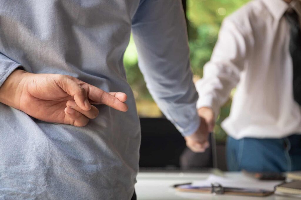 Señales de deslealtad empresarial: Cómo detectar amenazas internas y externas