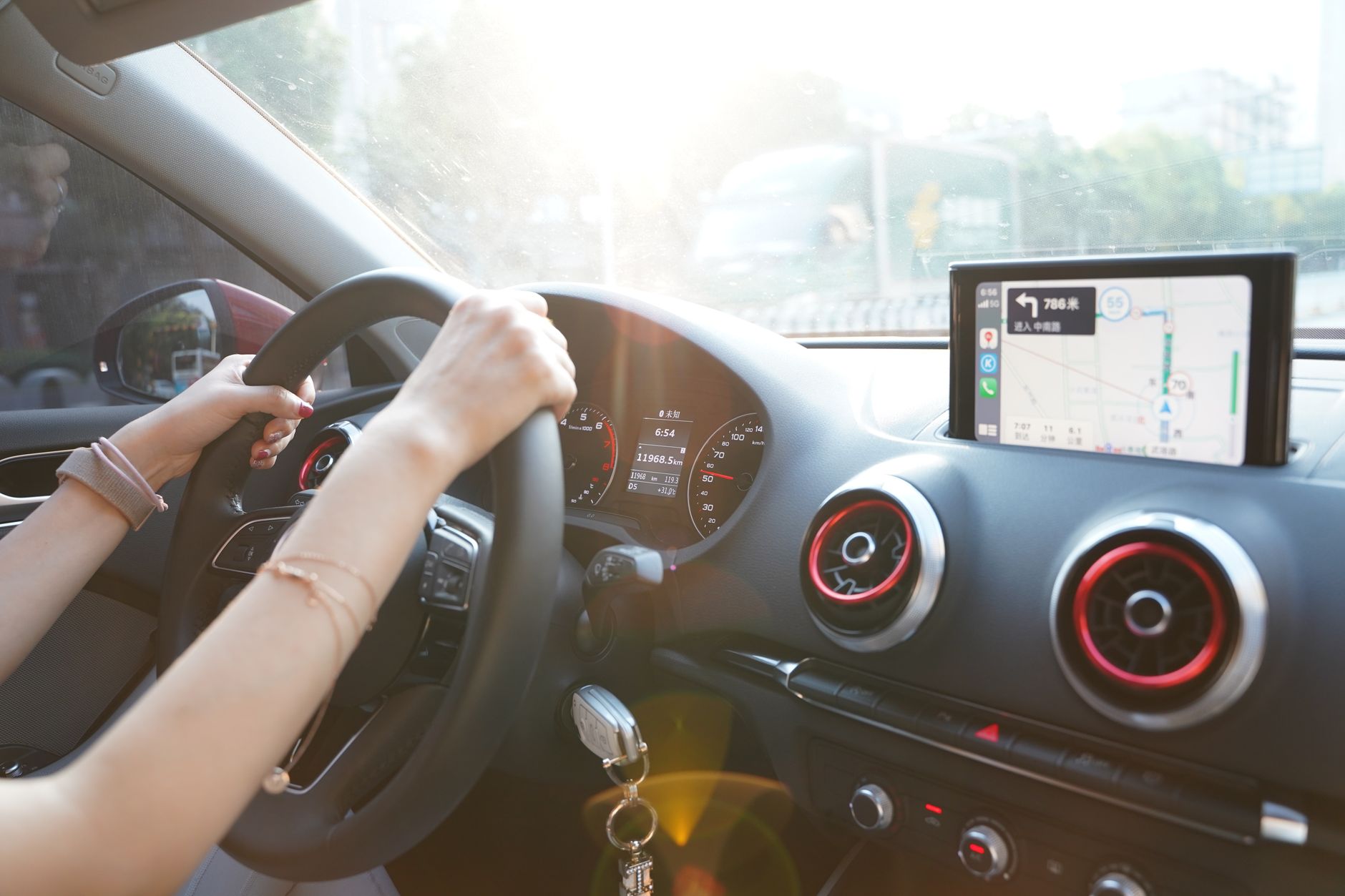 Cómo saber si tienen un rastreador GPS oculto en tu coche